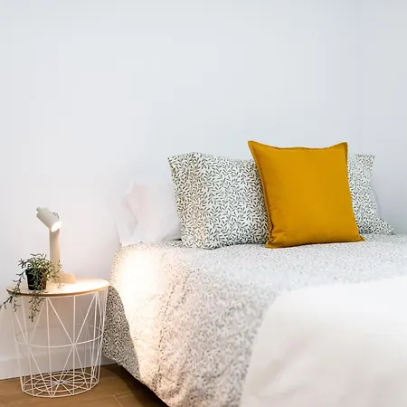 Centro Y Confort: Junto A Corte Ingles דירה